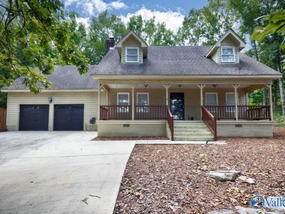 600 Nightingale Cir SE