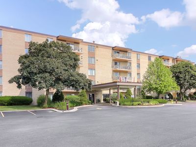 110 W Butterfield Rd APT 503S