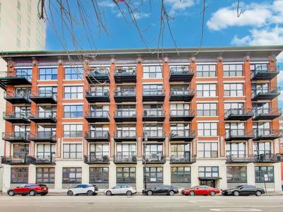 1601 S Michigan Ave APT 304