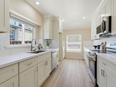 135 E Younger Ave