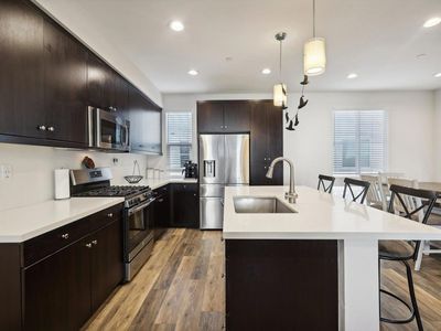 2325 Element Way APT 4