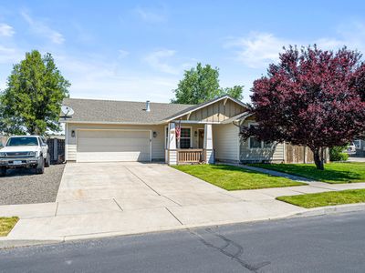 723 NE Stone Ridge Loop