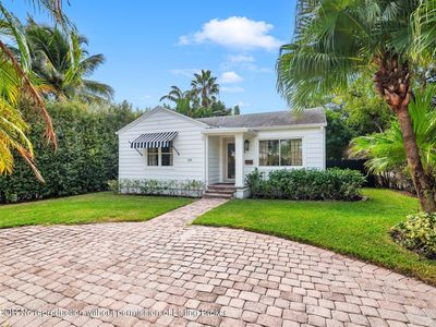 240 Almeria Rd