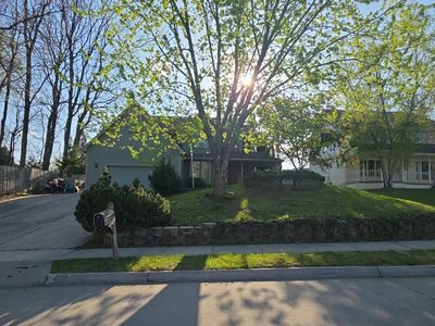 Property at 467 Edgewood Ln, Pleasant Hill, IA