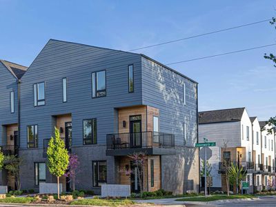 5325 Elmwood Plz