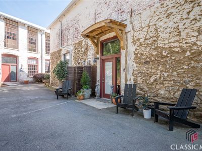 585 White Cir APT 33