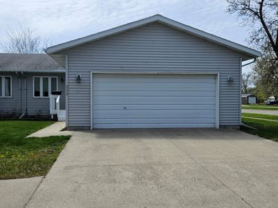323 3rd Ave S