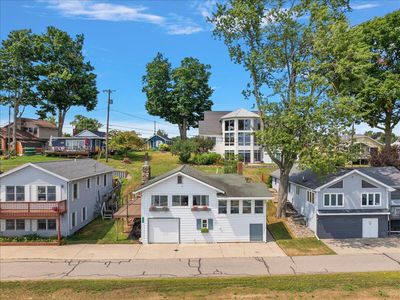 6444 Lakeshore Dr