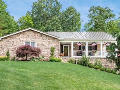 8 Manor Dr