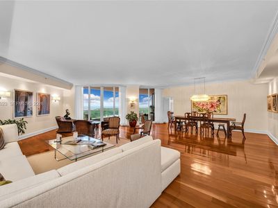 60 Edgewater Dr APT 14E
