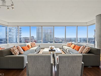 1155 S Grand Ave APT 1601