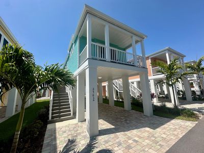 2563 NE Herons Walk #4