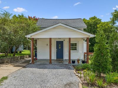 2005 Crestview Dr