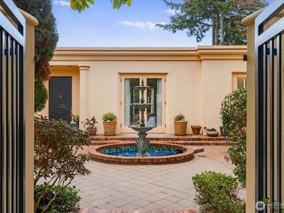 1855 NW Roundhill Circle