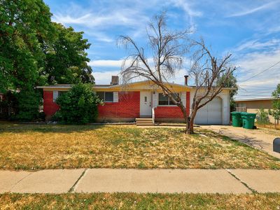 225 N Green Dr