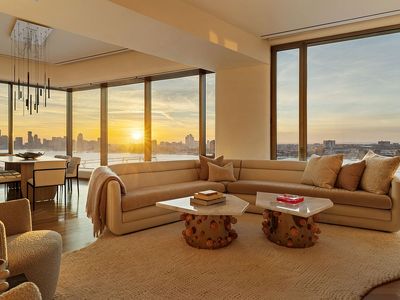 551 W 21st St Unit Penthouse 19