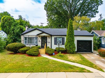 Property at 2229 E Eight Mile Rd, Grosse Pointe Woods, MI