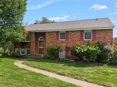 Property at 806 Longvue Dr, Houston, PA
