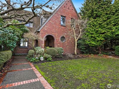 2301 Rosemont Place W