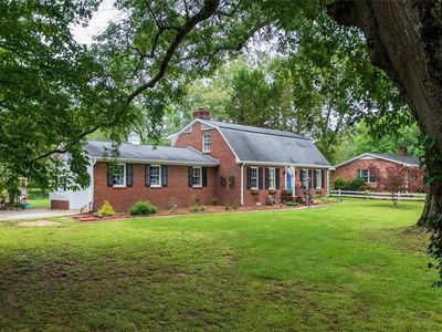 227 W Lakeshore Dr SE