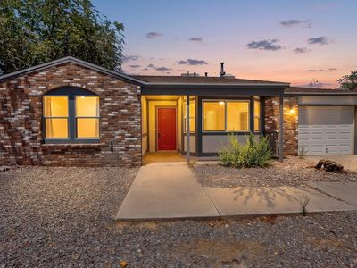 1426 Golden Eye Loop NE