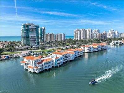 4000 Gulf Shore BLVD N #500