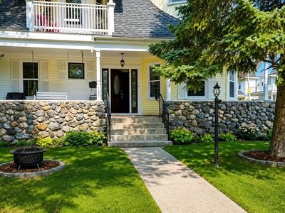 4 Falkland St #1