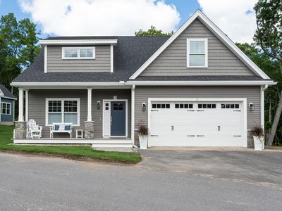 2 Midtrail Crossing Lane