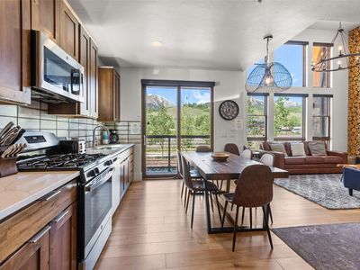 1060 Blue River Parkway UNIT 102