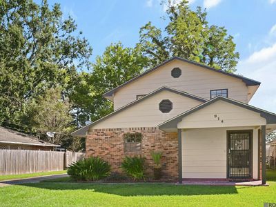 Property at 914 Johnson St, Port Allen, LA