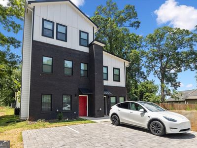 925 Hank Aaron Dr SE