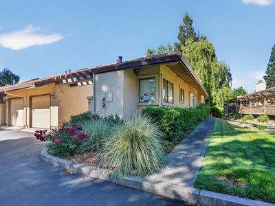 48 Fountain Grove Circle