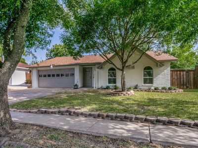 Property at 430 E Grenoble Dr, Grand Prairie, TX