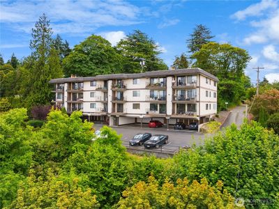 317 Kennebeck Avenue S #203