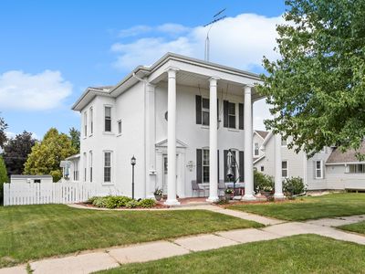 319 W Franklin St