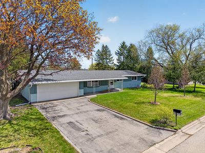454 S Geneva Ave