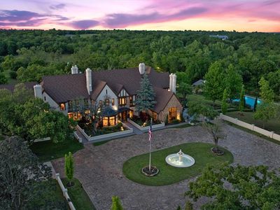 2203 E Wilshire Blvd