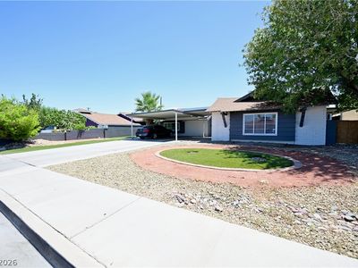 2016 E Oakey Blvd