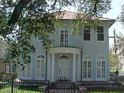 5532 S Claiborne Ave