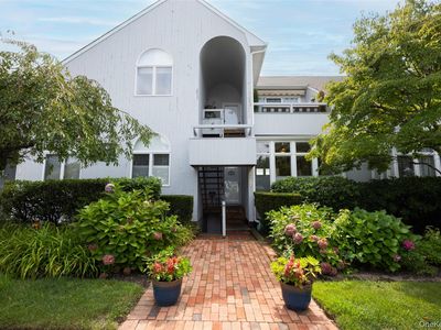 400 Noyack Road #E2