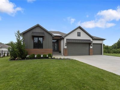 404 NE Pavilion Dr