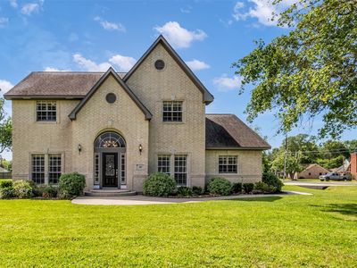 210 River Oaks Dr