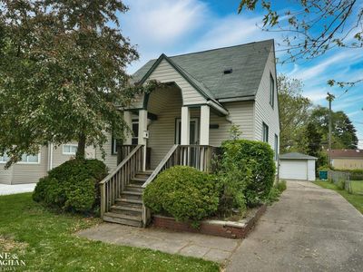 23066 Shakespeare Ave