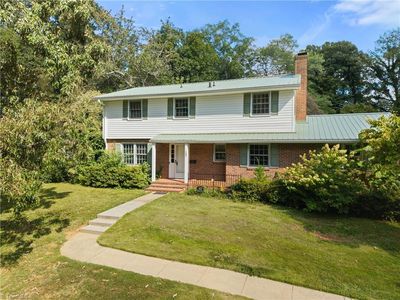 107 Wedgefield Ave