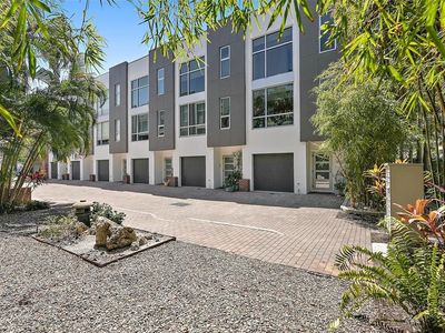 325 5th Ave S UNIT 9