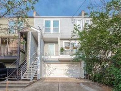 2113 Stanford St