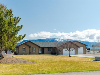 9 Chinook Ct E