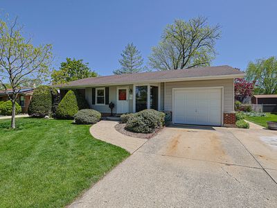 Property at 1057 Cedar Ln, Elk Grove Village, IL