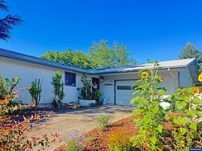 534 SE Hathaway Pl
