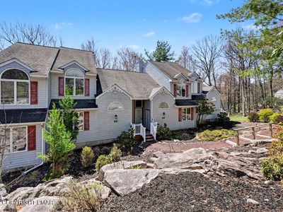 5 Beachwood Ct
